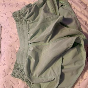 Lululemon hotty hot short 2.5